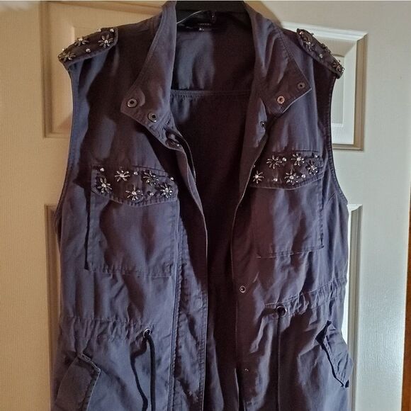 Forever 21 sports utility vest, studded - Picture 2 of 7